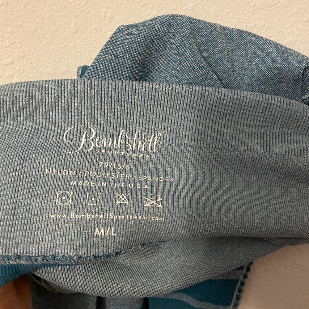 Bombshell Workout Teal Leggings - Picture 2 of 4